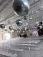 Украшение большими шарами и сферами лофта Hertz Hall